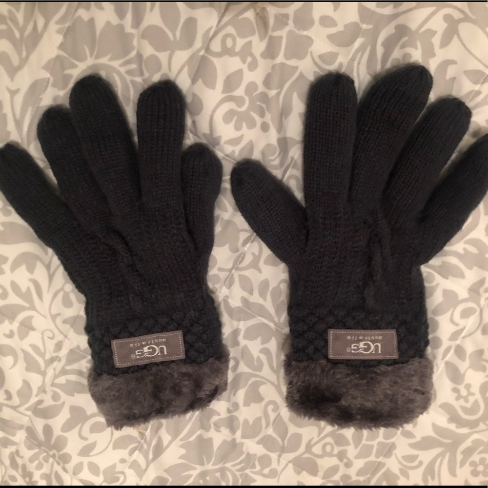 Charcoal Gray Fuzzy Ugg Gloves